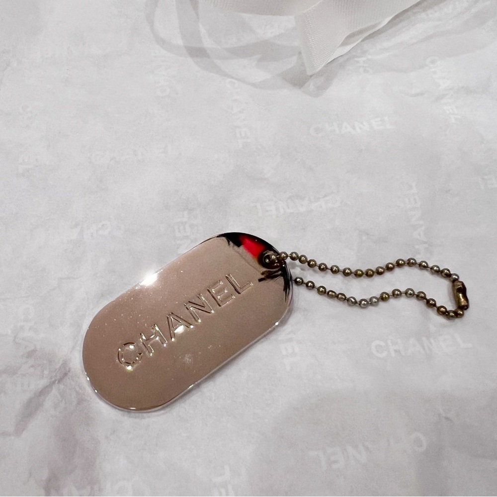 Chanel dog tag logo, necklace and keychain - Picture 3 of 6